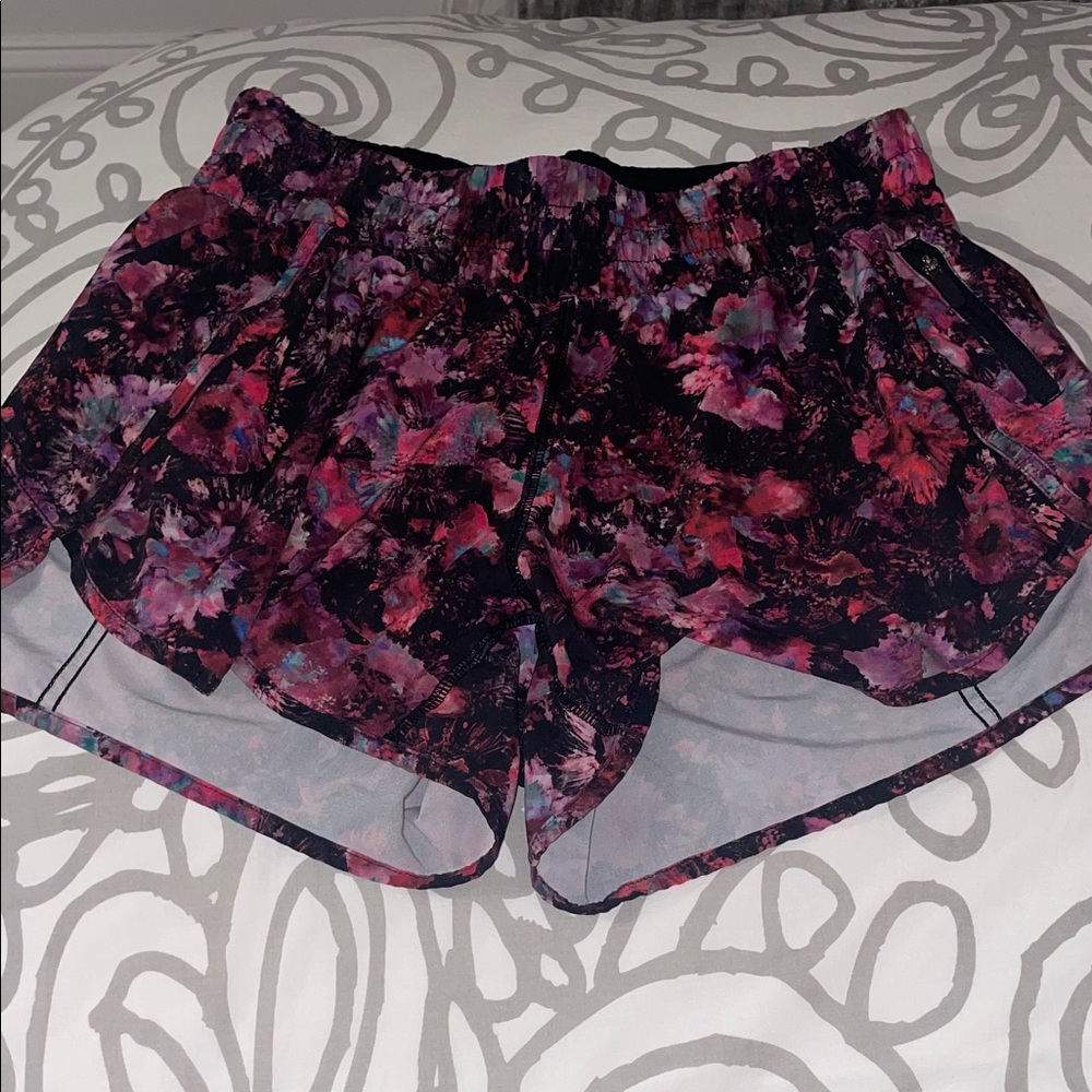 Lulu Lemon Floral Tracker LR Short, Lined